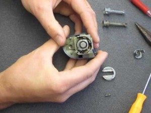 inside-a-lock-mechanism-auto-locksmith-repair-300x225